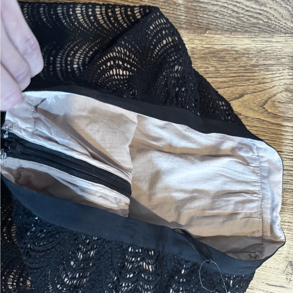 Club Monaco Noah scallop crochet overlay mini skirt size 8 - Picture 4 of 6